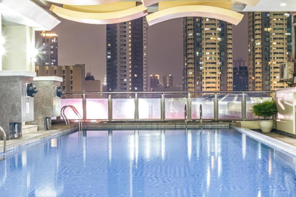 Birch Tower Aparthotel Manila Exterior photo